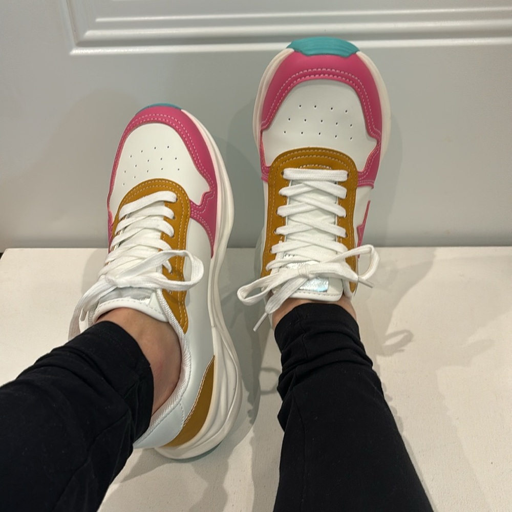 VINTAGE HAVANA
Run Fashion Sneakers
Color Fuschia/Mustard Suede